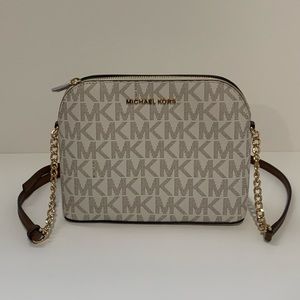 Micheal Kors Cindy vanilla crossbody bag